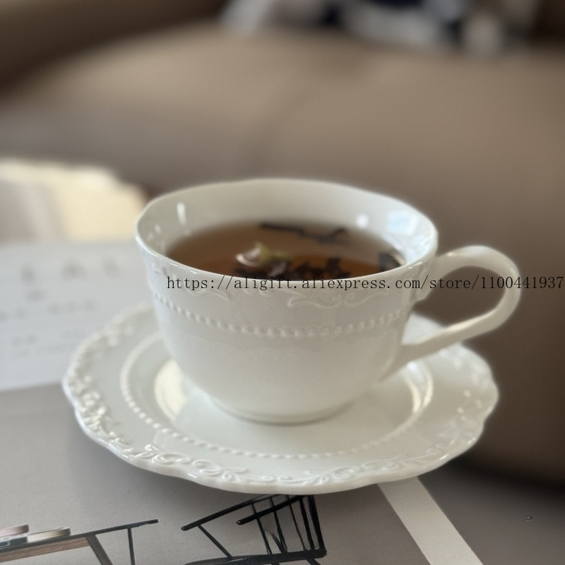 French Light Luxury Embossed F - Coffee Tea Games reseña y precio