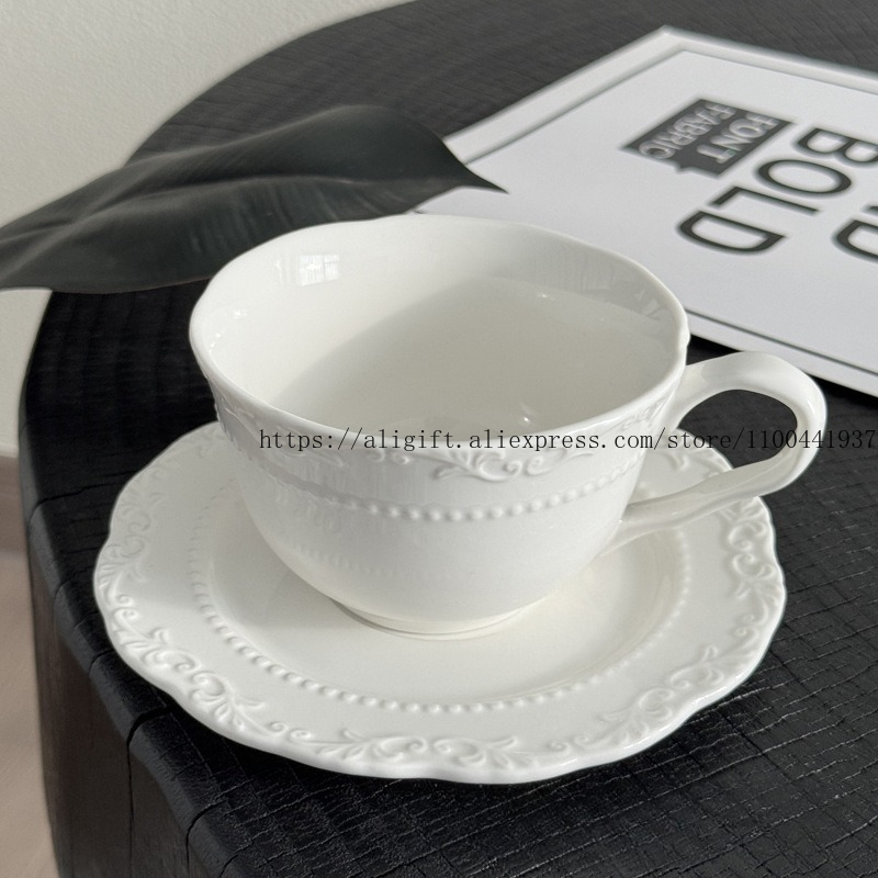 French Light Luxury Embossed F - Coffee Tea Games reseña y precio