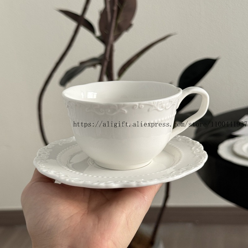 French Light Luxury Embossed F - Coffee Tea Games reseña y precio